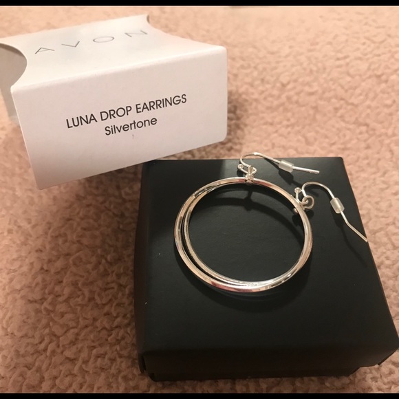 Avon Luna Drop Earrings- Silvertone - Picture 2 of 2